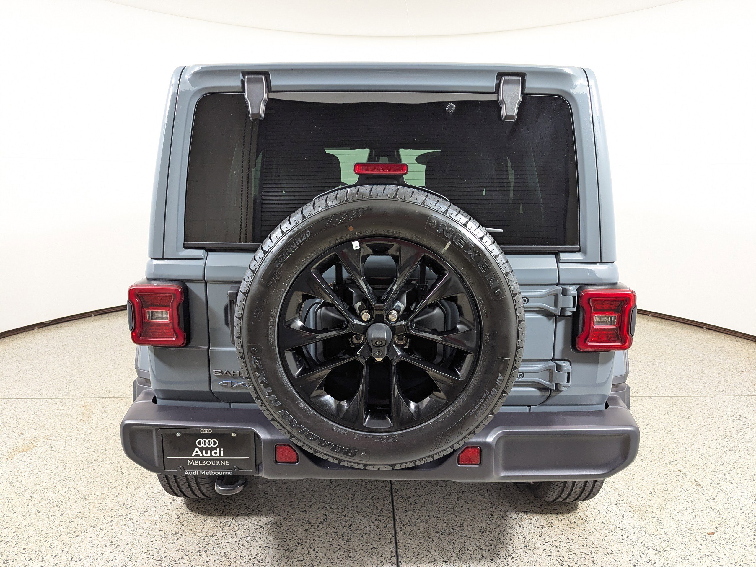 Used 2025 Jeep Wrangler Sahara AWD/4WD image 6