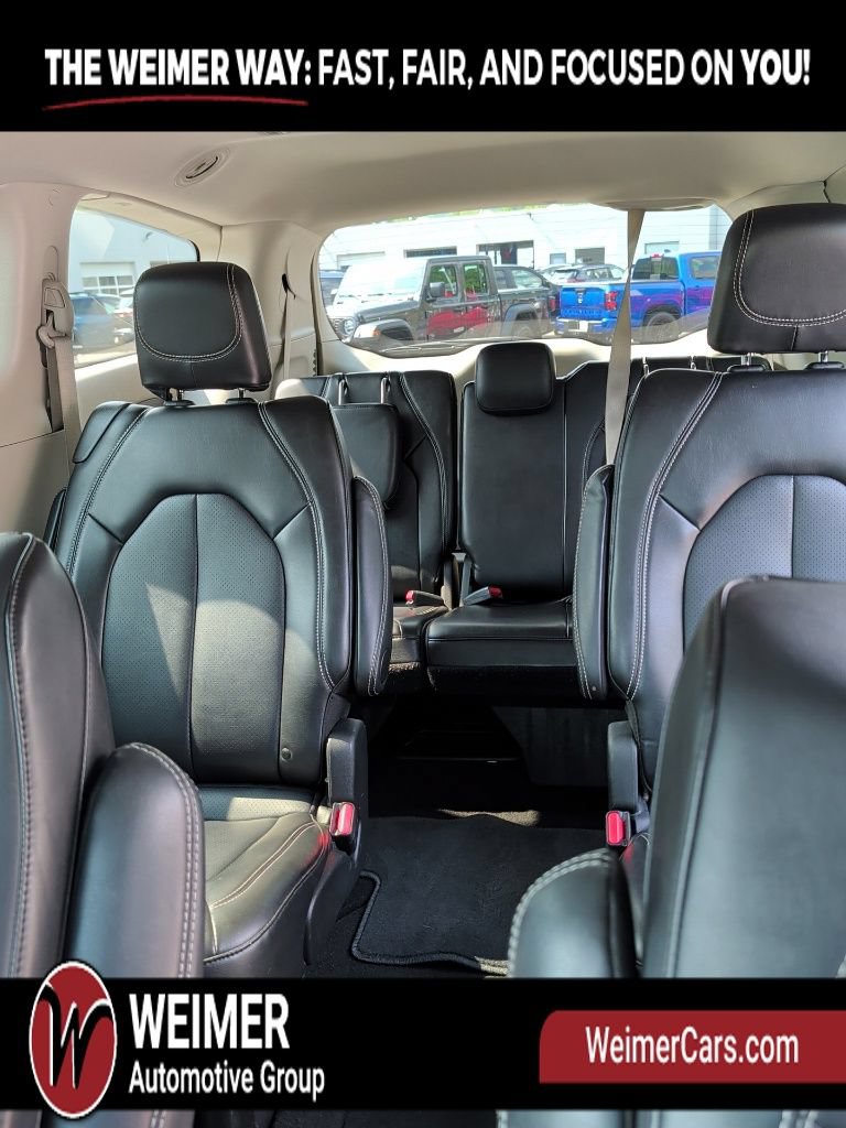 Used 2024 Chrysler Pacifica Touring-L FWD image 15