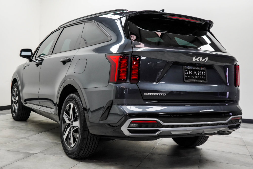 Used 2023 Kia Sorento S w/ Panoramic Sunroof Package FWD image 12