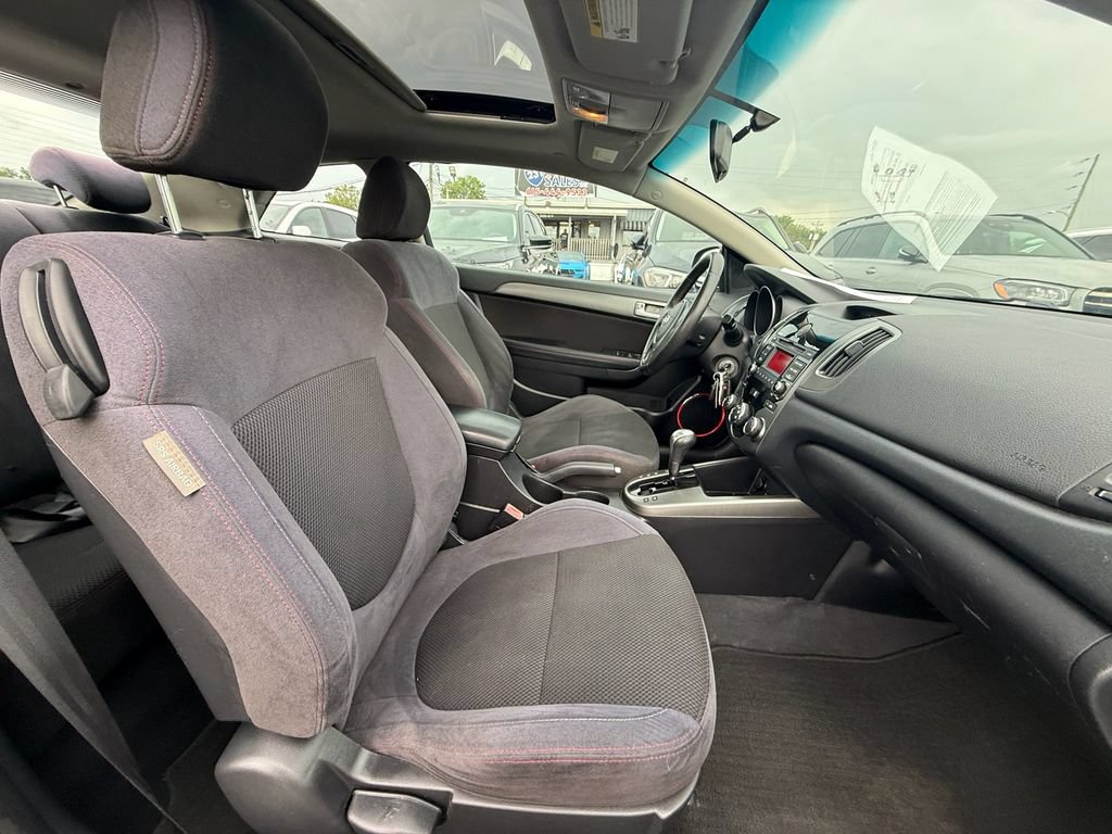 Used 2010 Kia Forte Koup SX FWD image 18