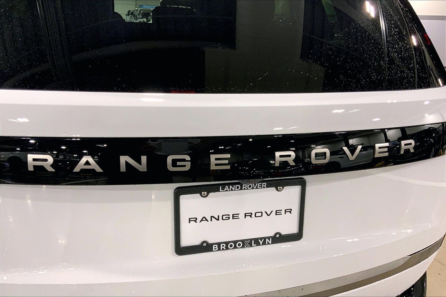 New 2025 Land Rover Range Rover SE image 15