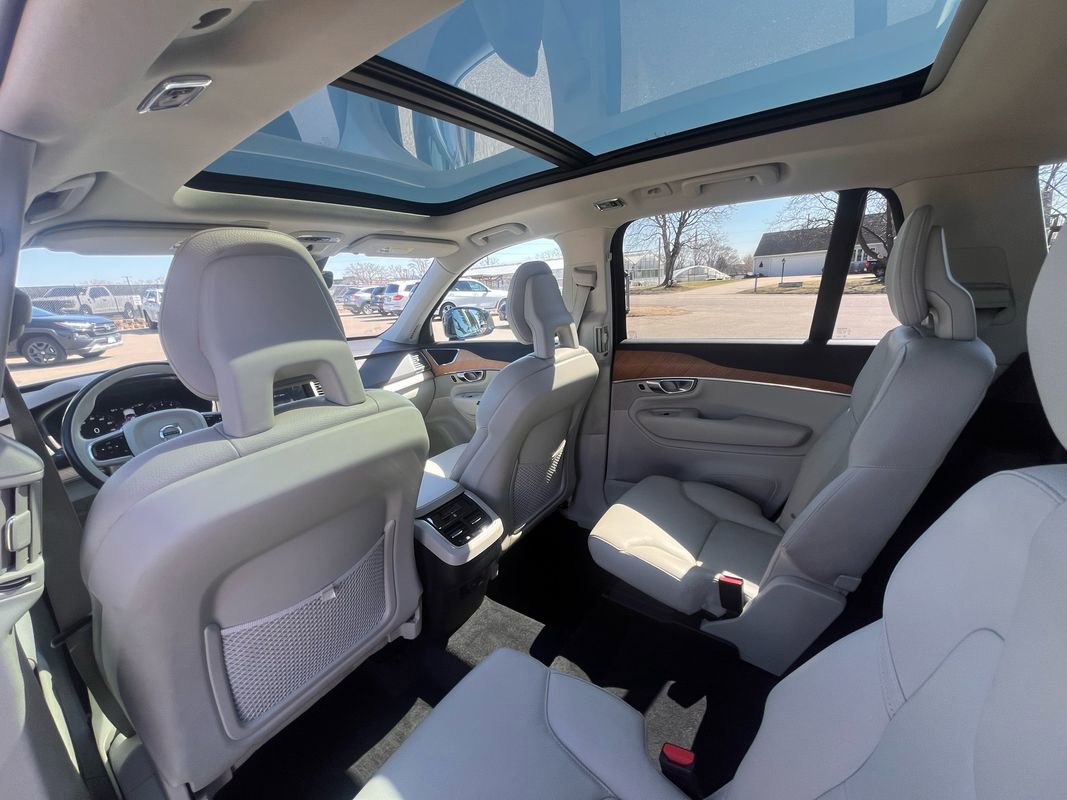 Used 2022 Volvo XC90 T6 Momentum AWD/4WD image 22