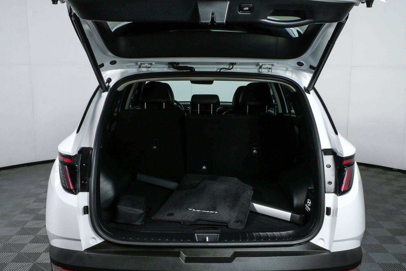 Used 2024 Hyundai Tucson Limited AWD/4WD image 32