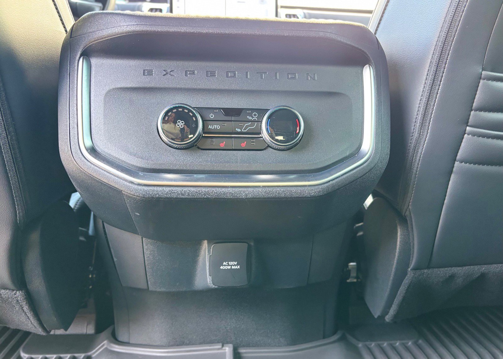 Certified 2025 Ford Expedition Max Platinum w/ Stealth Performance Package image 40