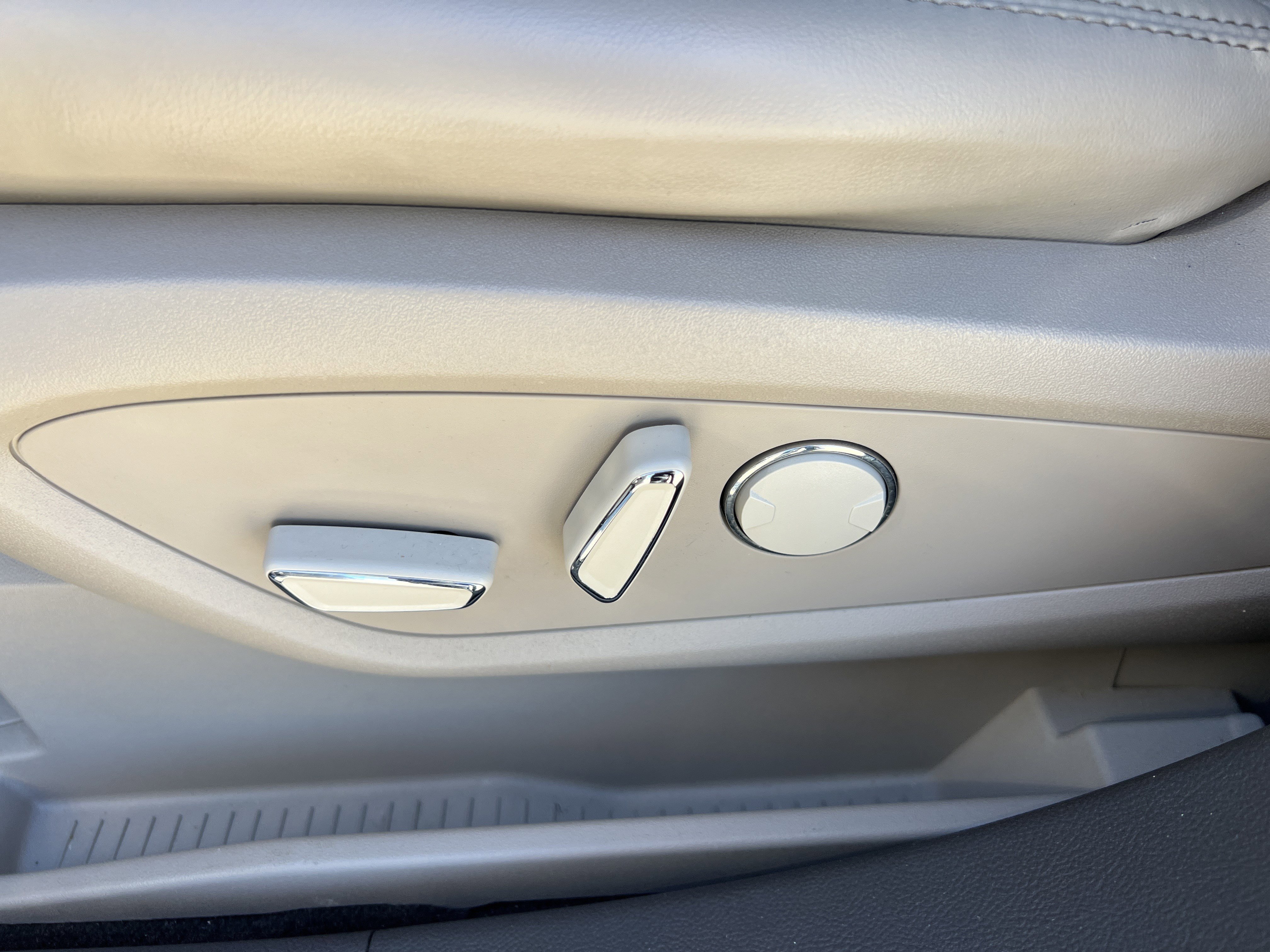 Used 2022 Lincoln Nautilus Reserve w/ Monochromatic Package image 26