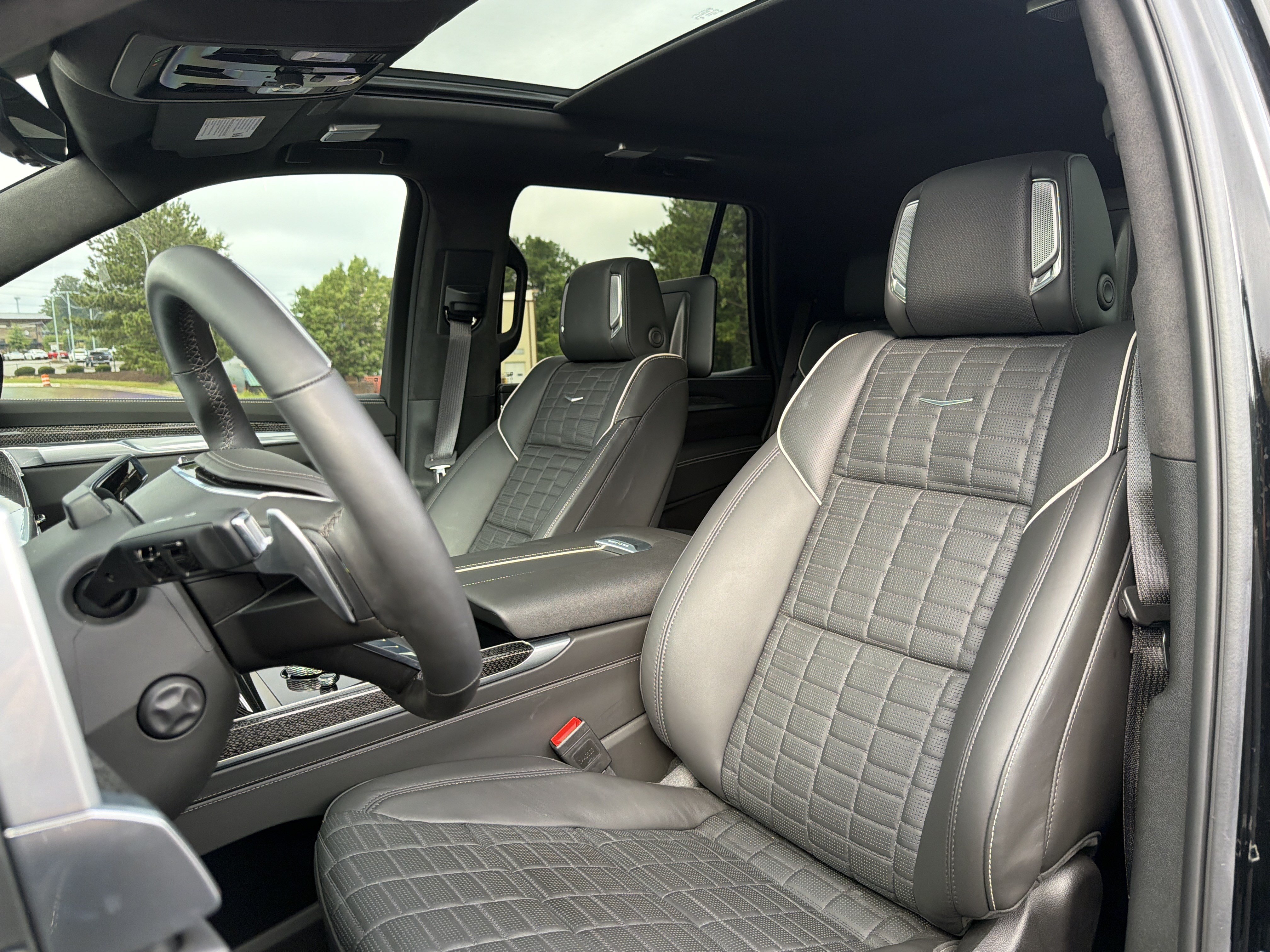Used 2025 Cadillac Escalade V AWD/4WD image 7