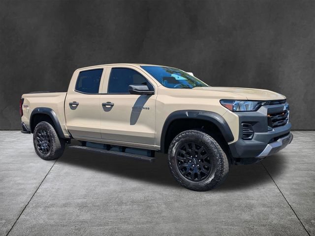 Used 2024 Chevrolet Colorado Trail Boss w/ Advanced Trailering Package AWD/4WD image 2