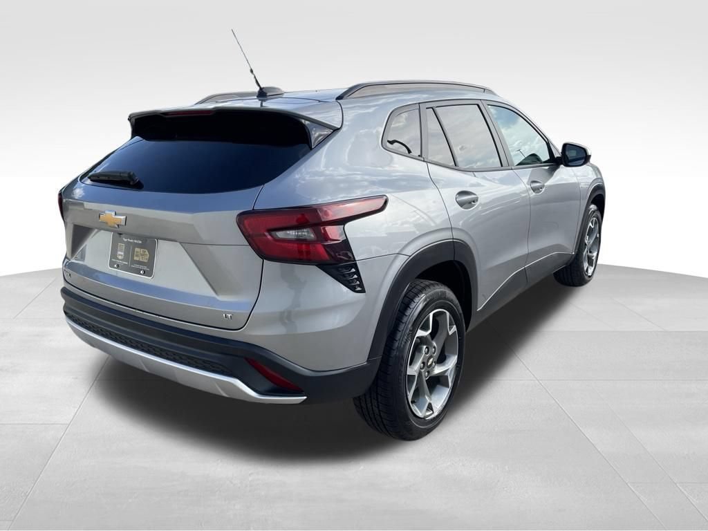 Used 2025 Chevrolet Trax LT FWD image 5