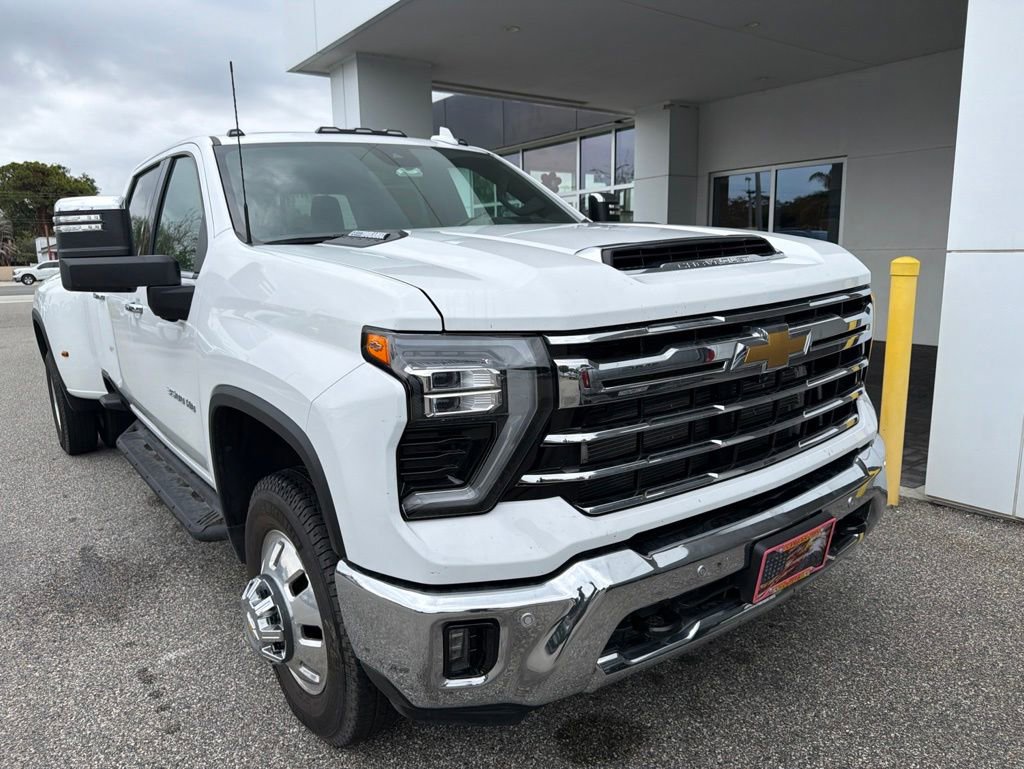 Used 2025 Chevrolet Silverado 3500 LTZ w/ LTZ Plus Package AWD/4WD image 6
