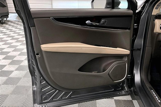 Used 2022 Lincoln Nautilus Reserve w/ Monochromatic Package image 17