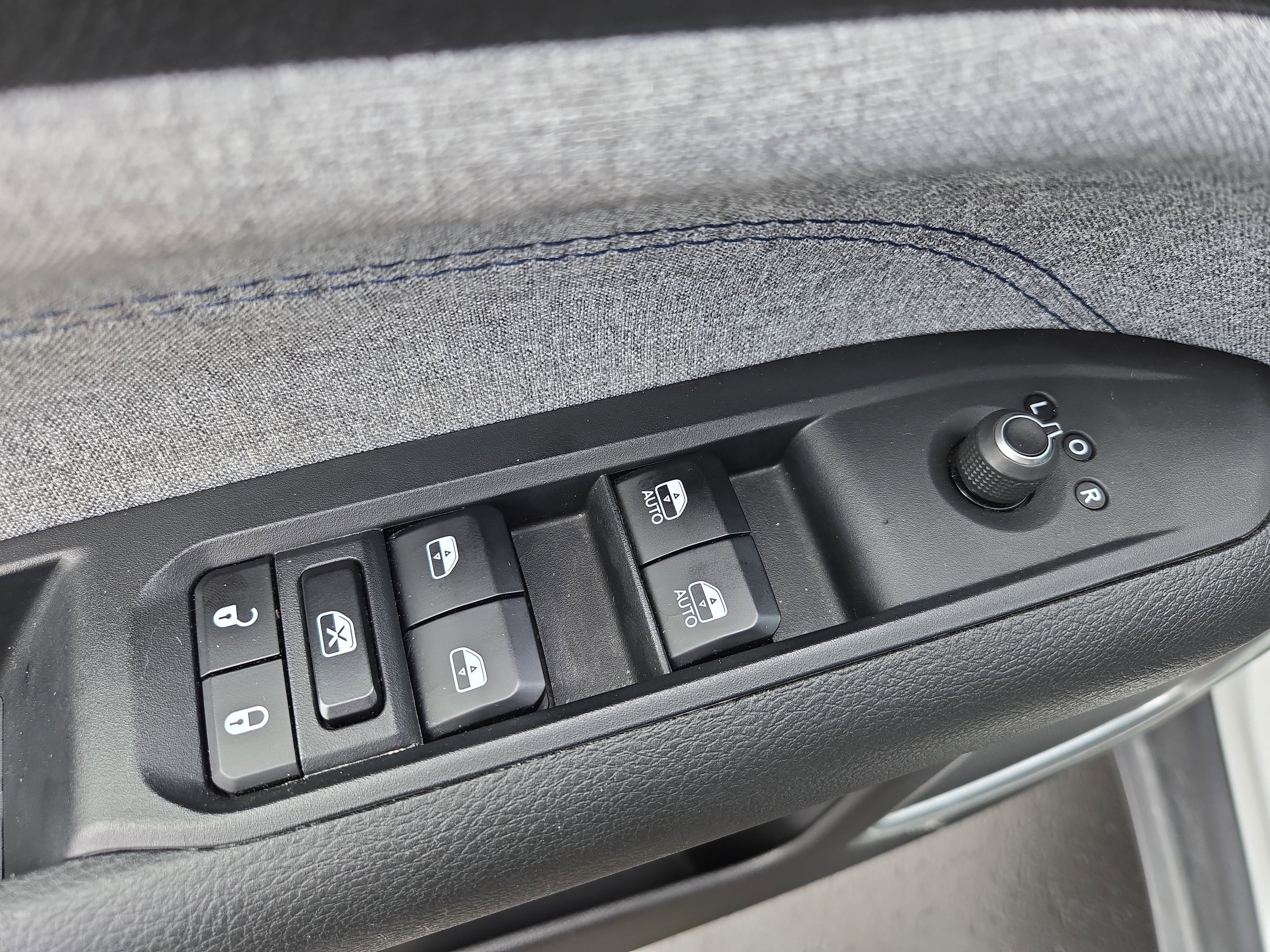 Used 2024 Jeep Compass Latitude image 13