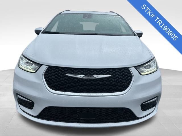 New 2026 Chrysler Pacifica Pinnacle image 2