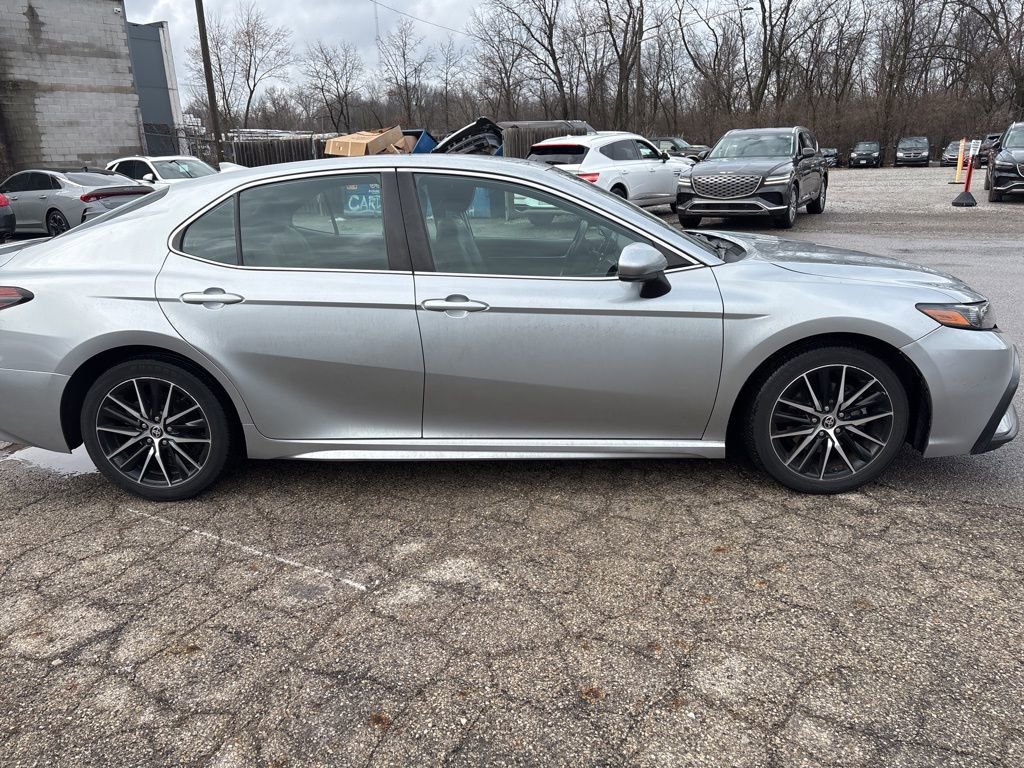 Used 2021 Toyota Camry SE image 6