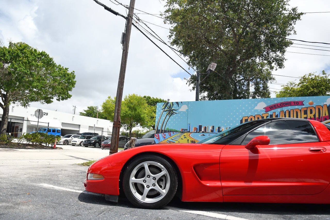 Used 2004 Chevrolet Corvette Coupe w/ Roof Package RWD image 5
