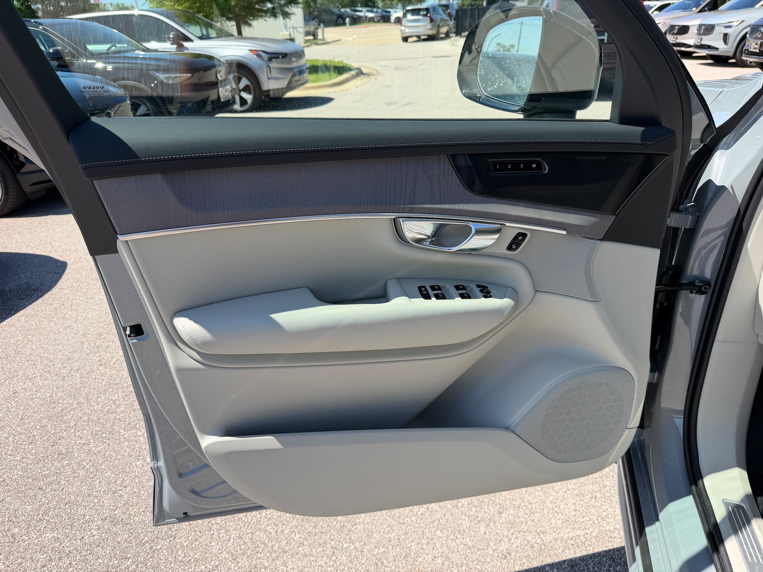 New 2026 Volvo XC90 B6 Ultra w/ Protection Package Premier AWD/4WD image 18