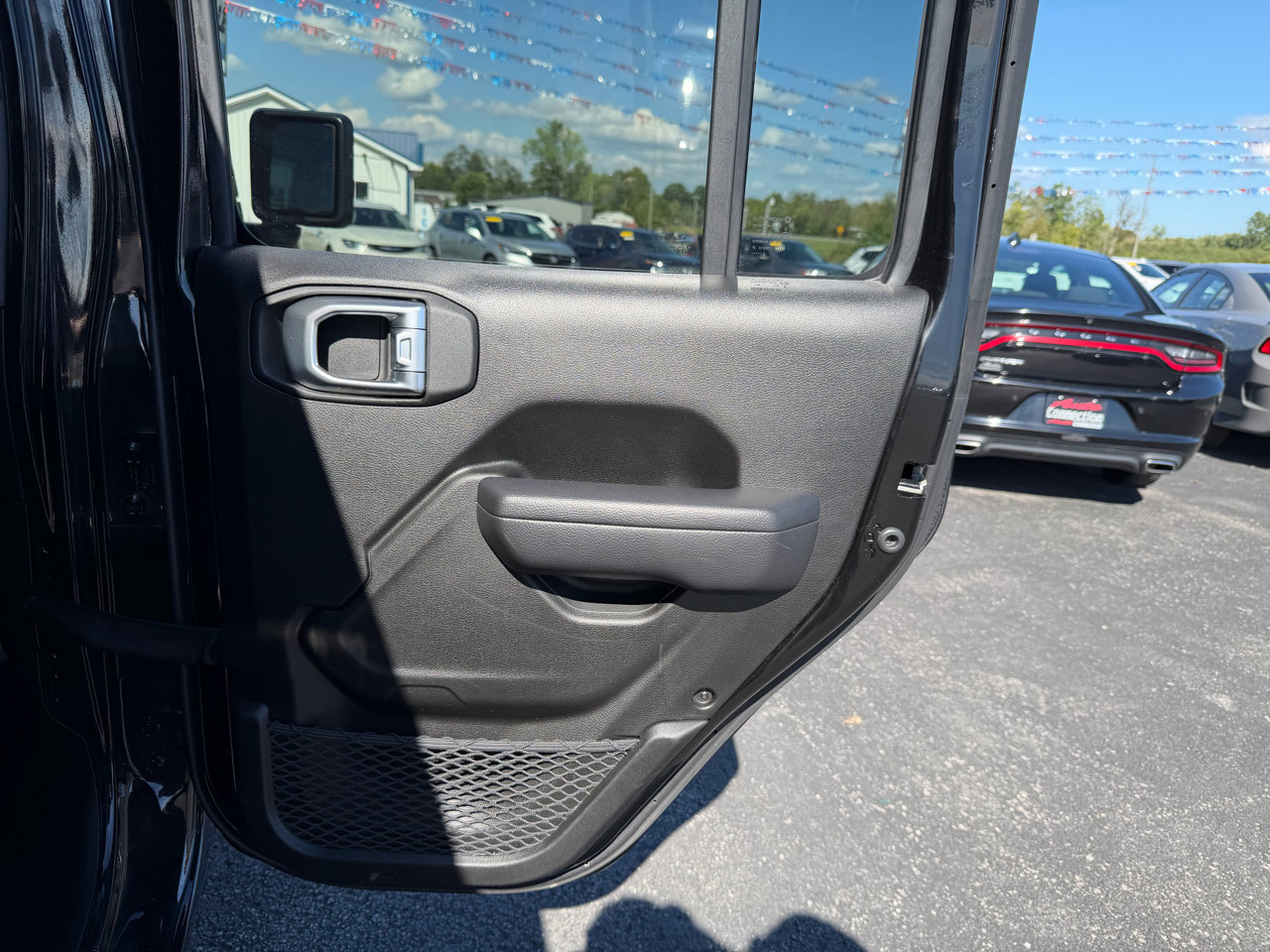 Used 2024 Jeep Wrangler Unlimited image 18