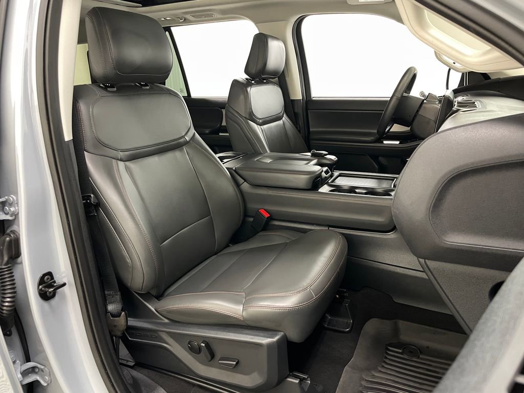 Used 2025 Ford Expedition Max Active AWD/4WD image 44