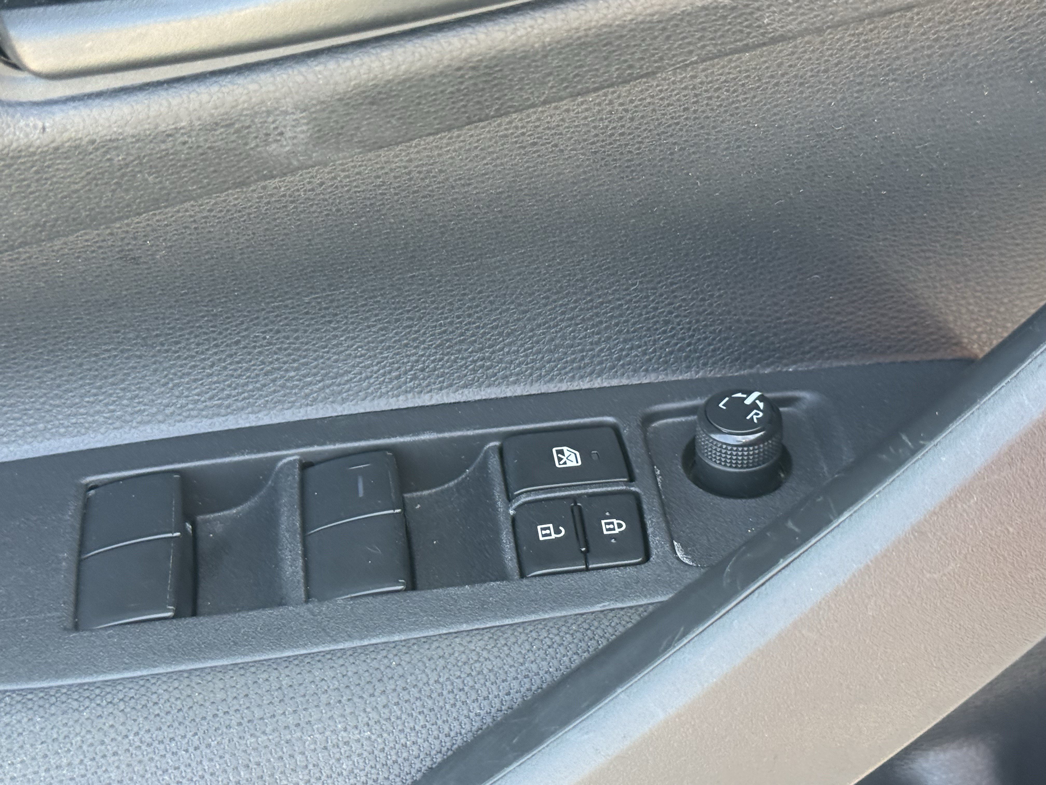 Used 2024 Toyota Corolla LE FWD image 25