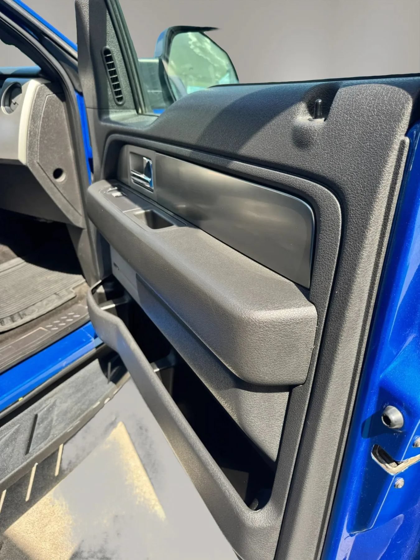 Used 2014 Ford F150 Raptor w/ Equipment Group 801A Luxury AWD/4WD image 35