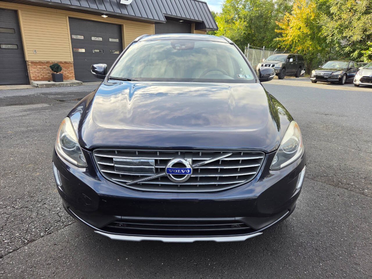 Used 2016 Volvo XC60 T6 Platinum w/ Climate Package AWD/4WD image 2