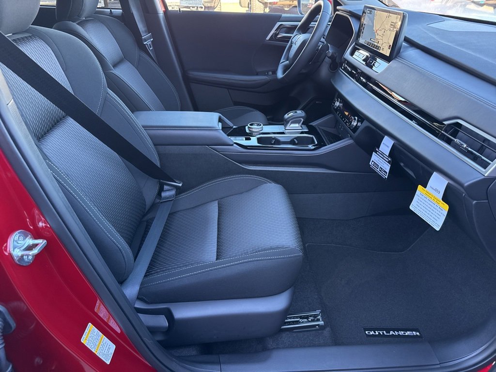 New 2025 Mitsubishi Outlander ES image 23
