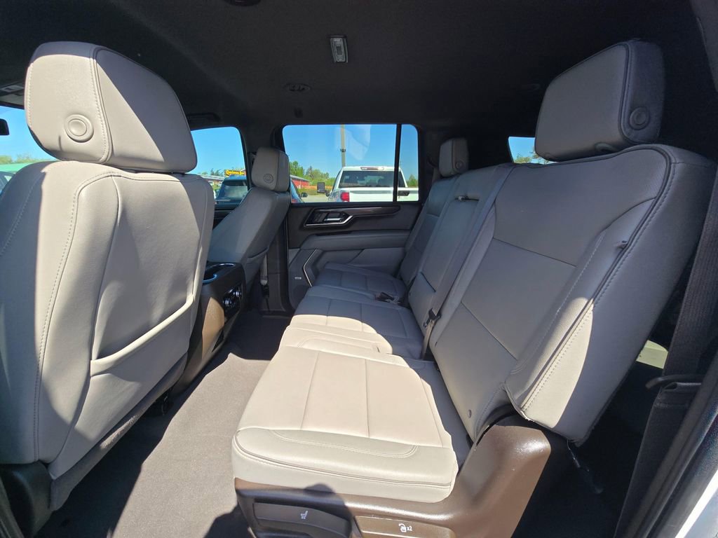 Used 2025 GMC Yukon XL Elevation AWD/4WD image 12