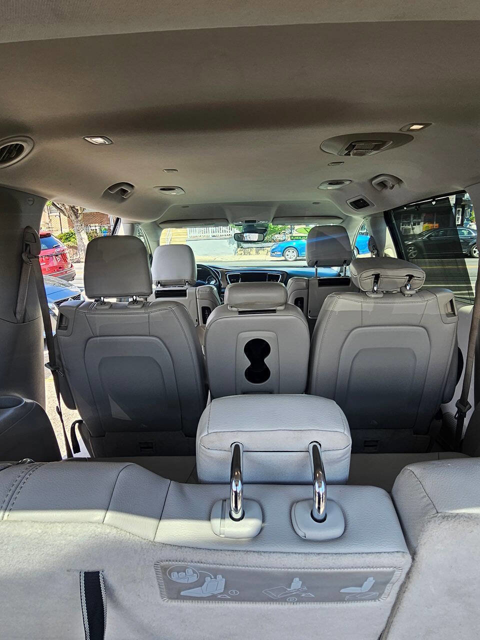 Used 2017 Chrysler Pacifica Touring-L Plus w/ Advanced Safetytec Group FWD image 6