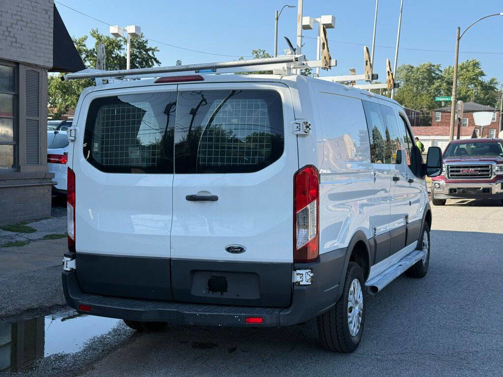 Used 2015 Ford Transit 250 250 3dr SWB Low Roof Cargo Van w/ Exterior Upgrade Package image 4