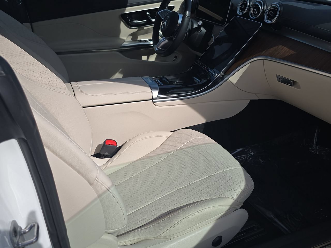 Used 2024 Mercedes-Benz CLE 300 4MATIC Cabriolet image 29