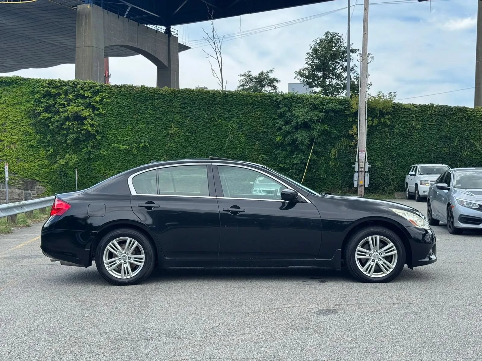 Used 2012 INFINITI G37 x Sedan w/ Premium Pkg AWD/4WD image 5