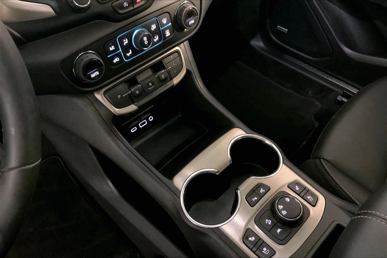 Used 2023 GMC Terrain Denali w/ Denali Premium Package image 17