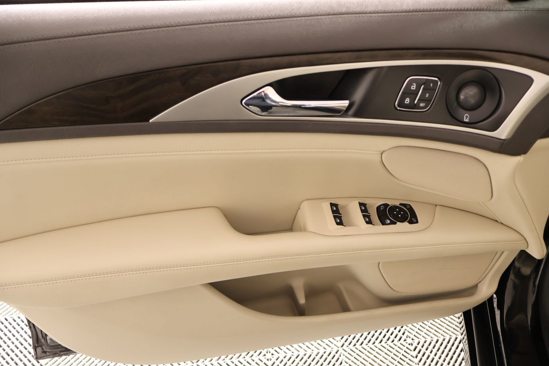 Used 2019 Lincoln MKZ Reserve w/ Reserve Plus Package FWD image 18