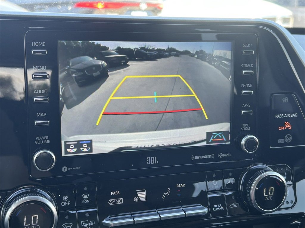 Used 2020 Toyota Highlander Limited image 37