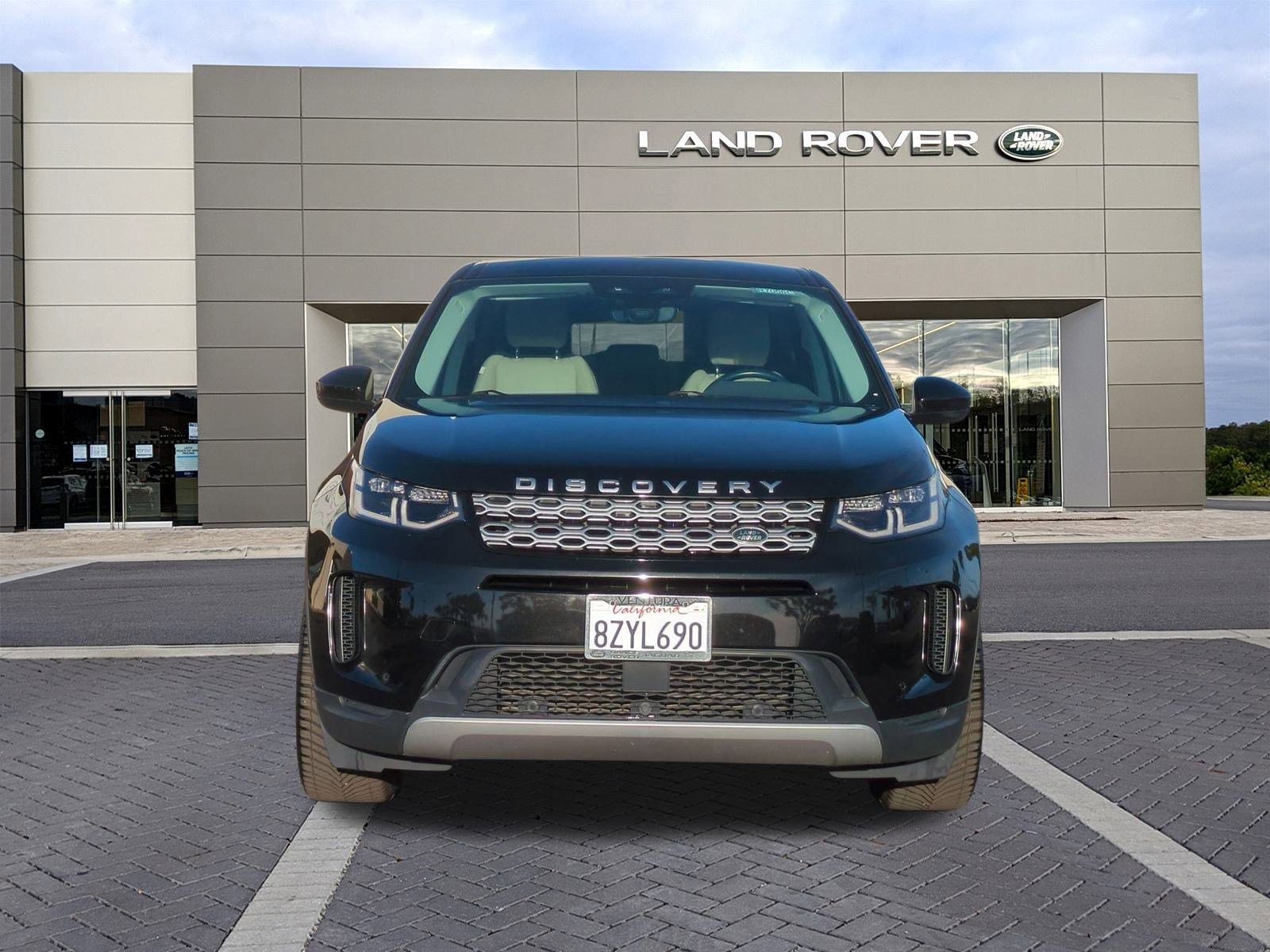 Used 2022 Land Rover Discovery Sport SE image 2