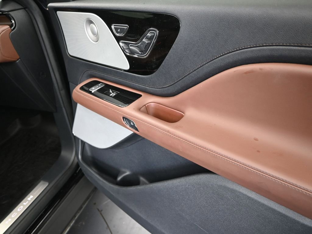 Used 2025 Lincoln Aviator Reserve w/ Equipment Group 201A image 25
