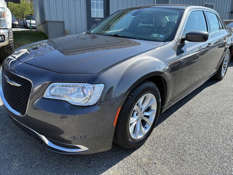 Used 2015 Chrysler 300 Limited image 1