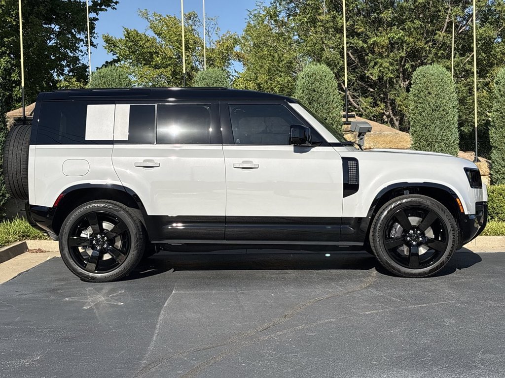 New 2026 Land Rover Defender 110 X-Dynamic SE AWD/4WD image 6