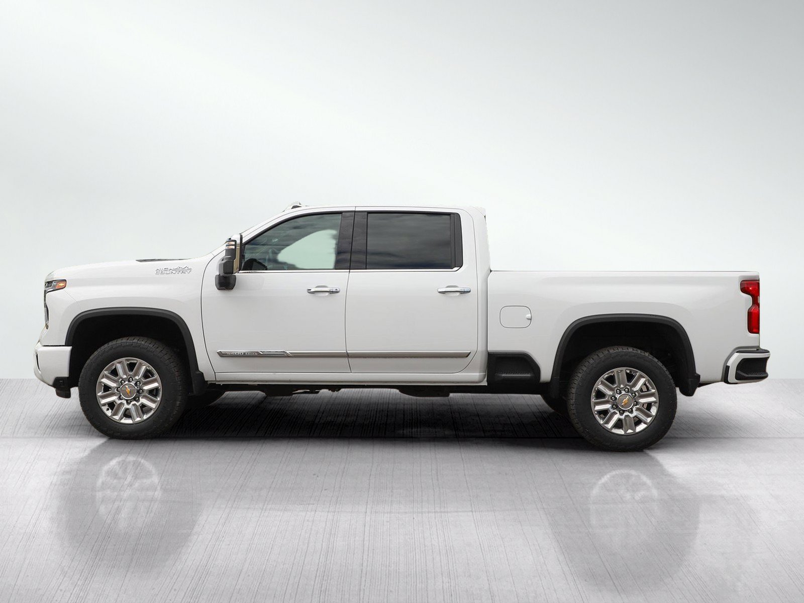 Used 2024 Chevrolet Silverado 3500 High Country w/ High Country Premium Package AWD/4WD image 2