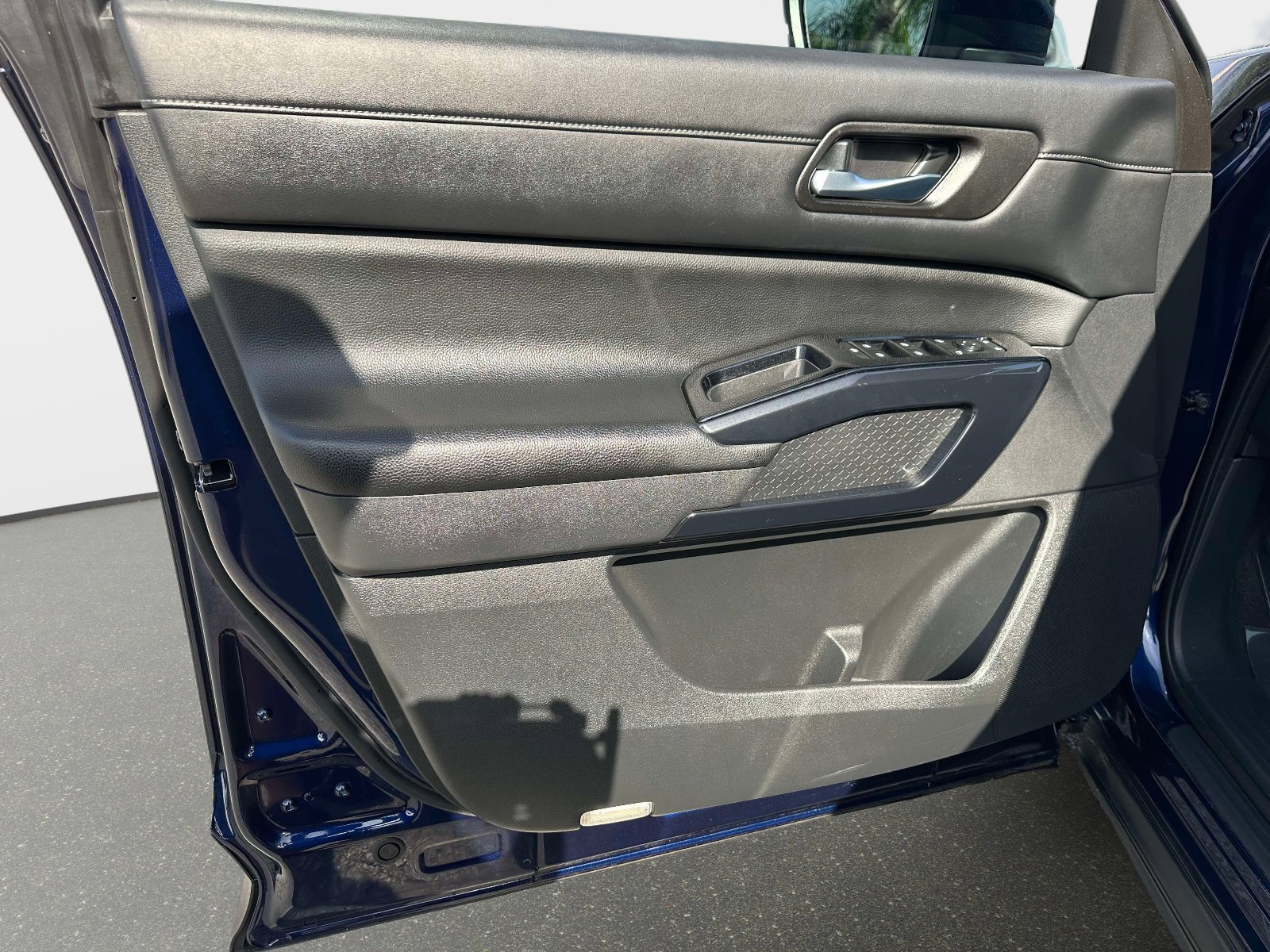 Used 2022 Nissan Pathfinder SV image 17