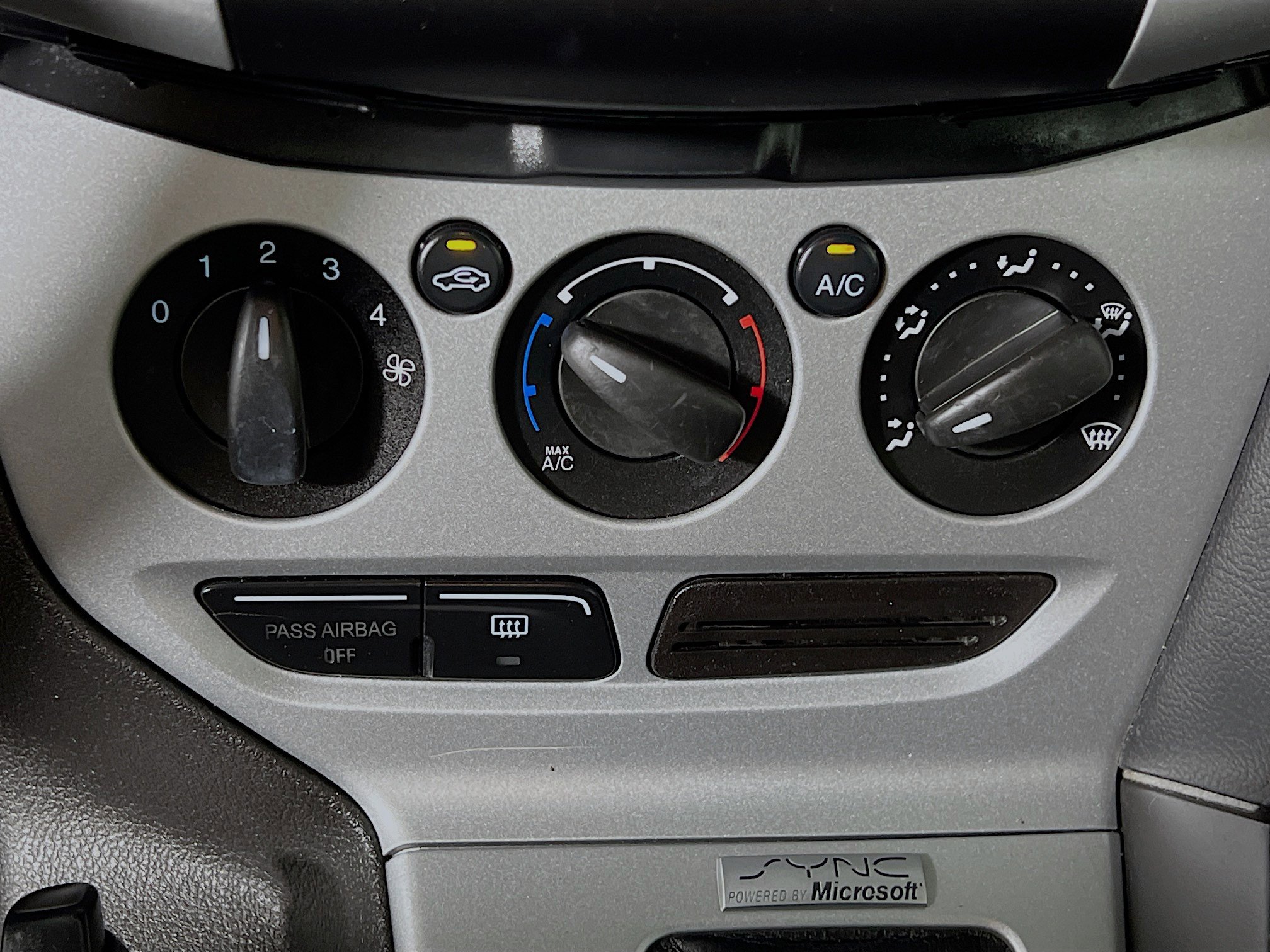 Used 2013 Ford Focus SE w/ SE Winter Pkg image 24