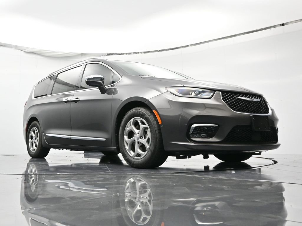 Used 2022 Chrysler Pacifica Limited image 39