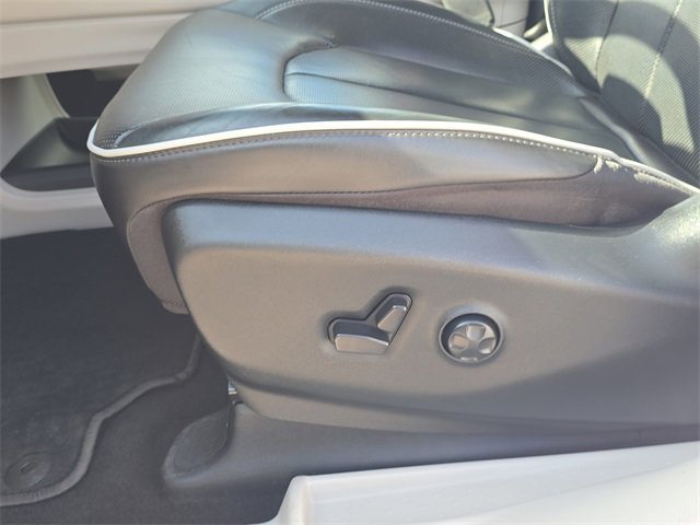 Used 2024 Chrysler Pacifica Limited image 24
