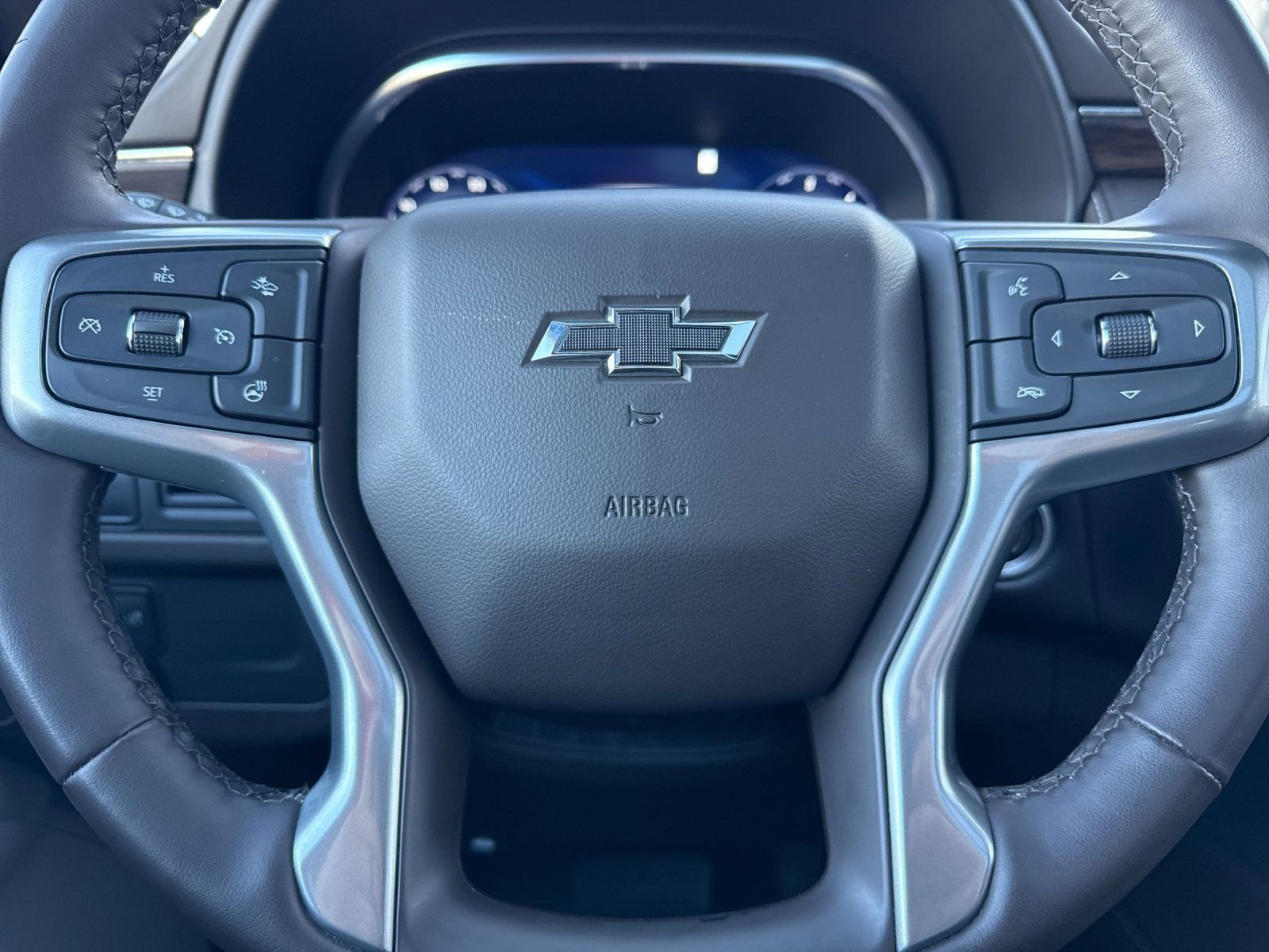 Used 2023 Chevrolet Suburban Z71 w/ Luxury Package image 29