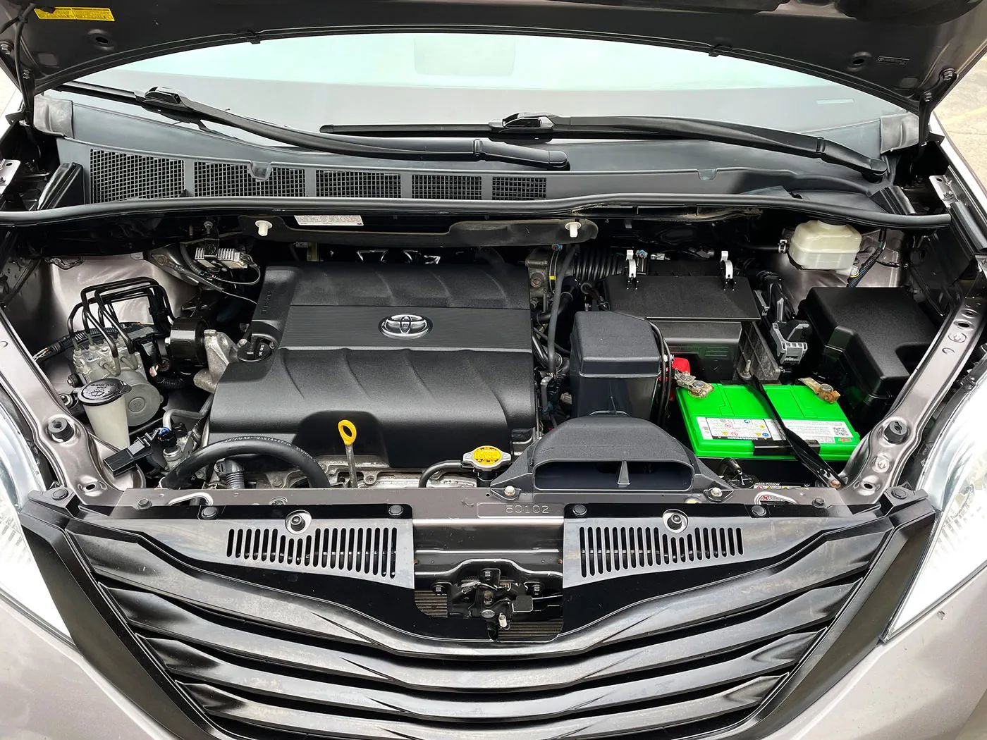 Used 2012 Toyota Sienna w/ Towing Pkg FWD image 17