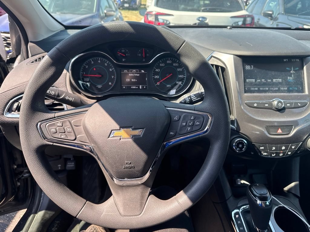 Used 2018 Chevrolet Cruze LT w/ Convenience Package FWD image 9