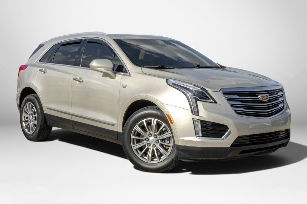 Used 2017 Cadillac XT5 Luxury w/ Driver Awareness Package FWD image 4