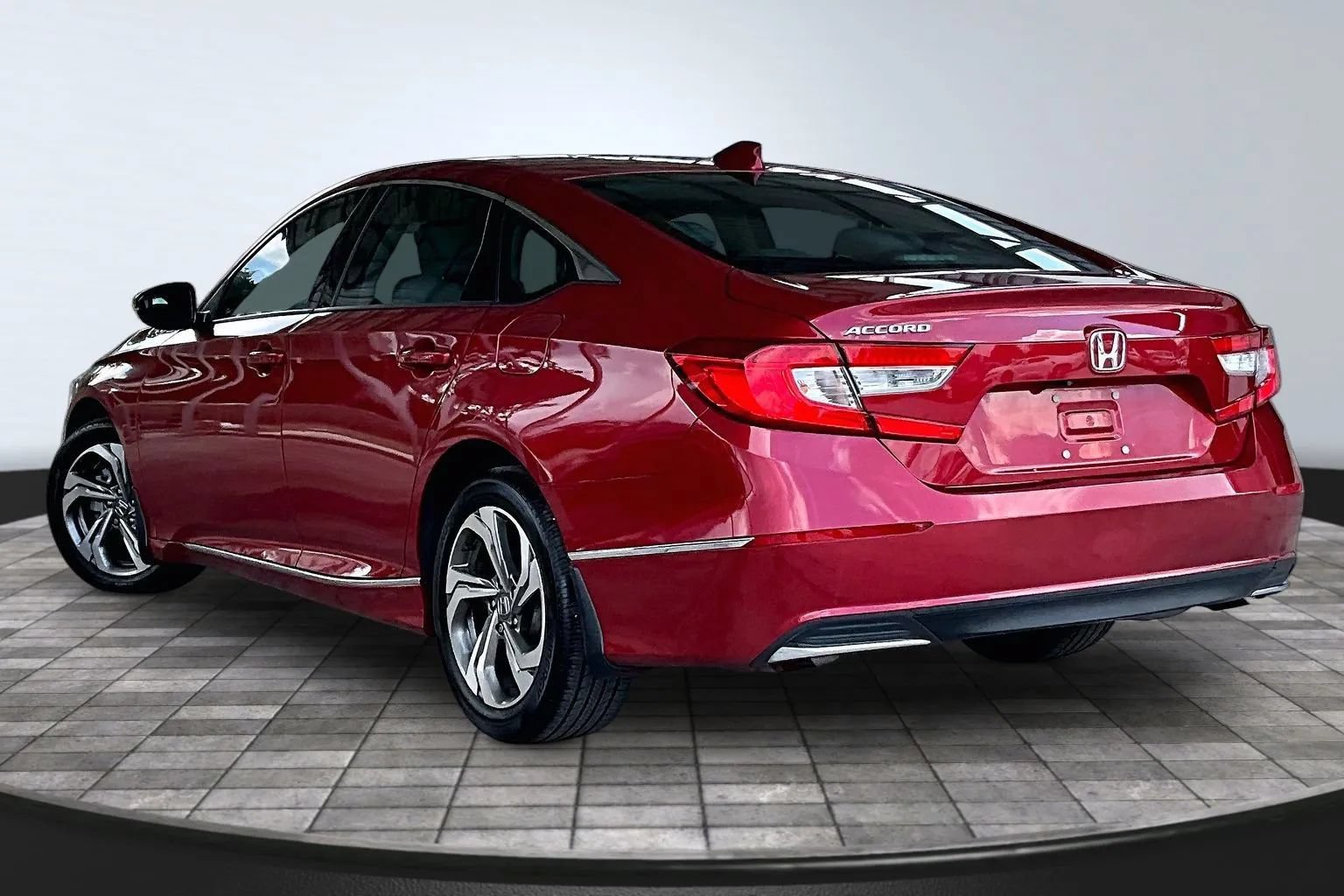 Used 2018 Honda Accord EX-L image 4