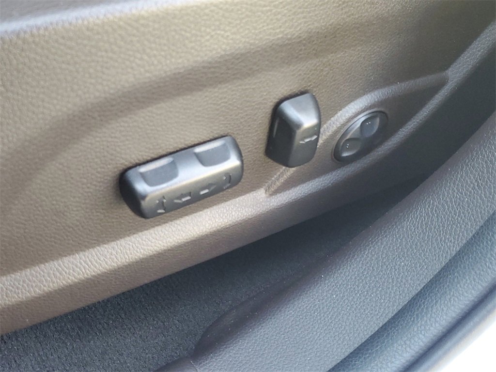 Used 2017 Hyundai Santa Fe Sport w/ 2.0T Ultimate Tech Package 05 image 20