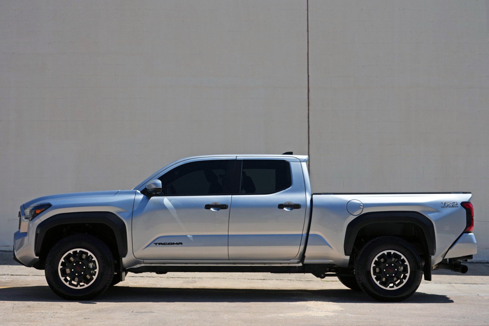 Used 2024 Toyota Tacoma TRD Off-Road w/ TRD Off Road Premium Package AWD/4WD image 9