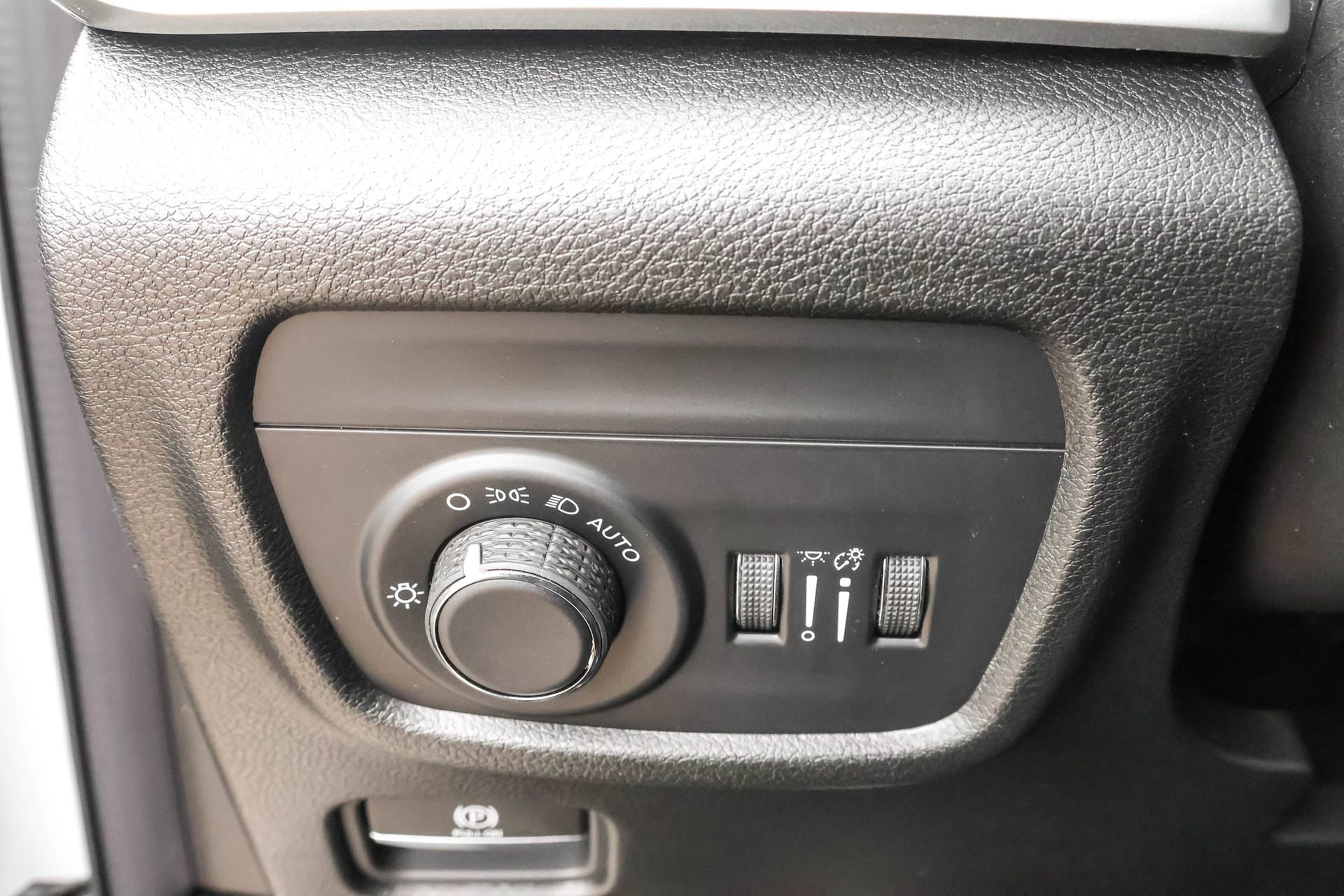 New 2025 Jeep Grand Cherokee Altitude image 29